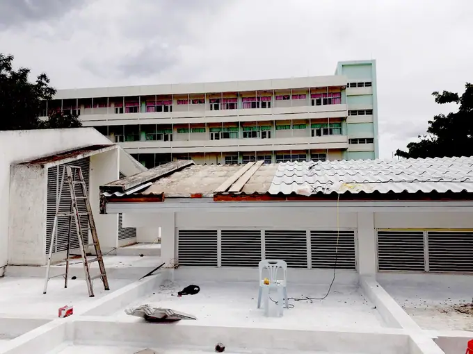 ปรับปรุงเปลี่ยนหลังคาโรงอาหาร
