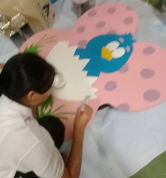 เปลี่ยนยางรถยนต์เก่าเป็นที่นั่งอ่านหนังสือ