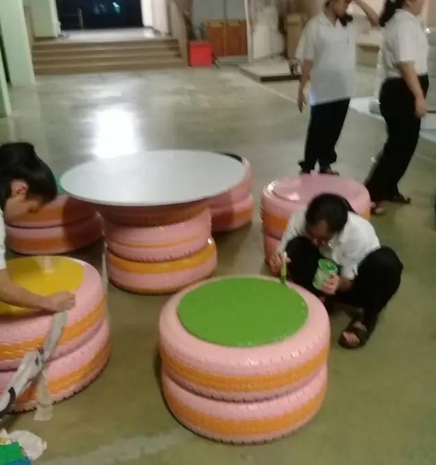 เปลี่ยนยางรถยนต์เก่าเป็นที่นั่งอ่านหนังสือ