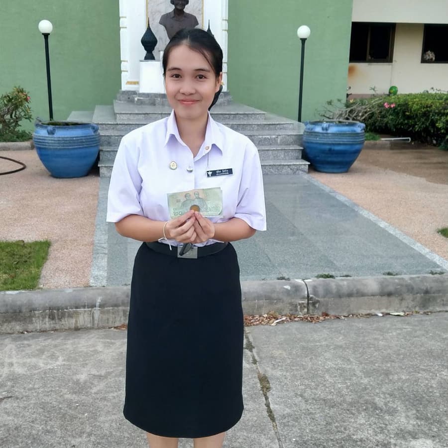 น.ส.สุทินา รุ่งสว่าง เก็บเงินได้คืนเจ้าของ