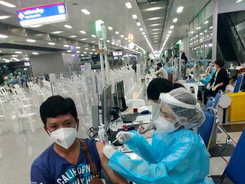 จิตอาสา ศูนย์ฉีดวัคซีนกลางบางซื่อ 4 ตุลาคม 2564