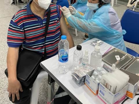 จิตอาสา ศูนย์ฉีดวัคซีนกลางบางซื่อ 18 มิถุนายน 2564