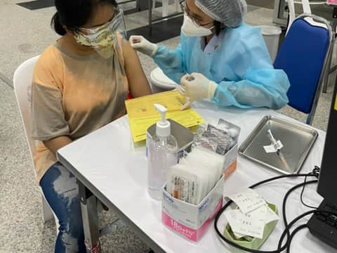 จิตอาสา ศูนย์ฉีดวัคซีนกลางบางซื่อ 18 มิถุนายน 2564