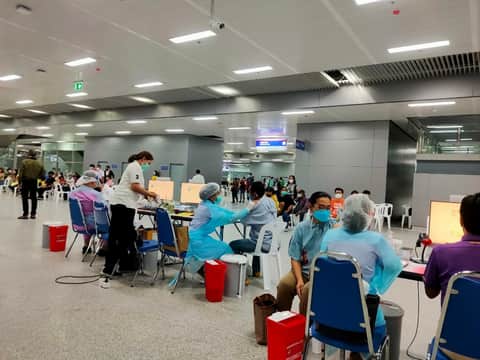 จิตอาสา ศูนย์ฉีดวัคซีนกลางบางซื่อ 18 มิถุนายน 2564